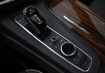 Подержанный автомобиль Cadillac Escalade Suv 2021 года (20 фото)