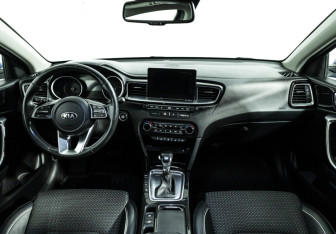 Подержанный автомобиль Kia Ceed Hatchback 2018 года (13 фото)