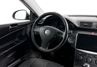 Подержанный автомобиль Volkswagen Passat Sedan 2006 года (15 фото)
