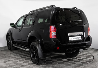 Подержанный автомобиль Nissan Pathfinder 2012 года (7 фото)