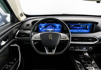 Подержанный автомобиль FAW Bestune T77 2023 года (15 фото)