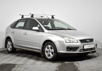 Подержанный автомобиль Ford Focus Hatchback 2006 года (3 фото)