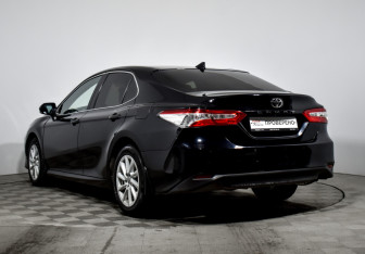Подержанный автомобиль Toyota Camry Sedan 2021 года (7 фото)