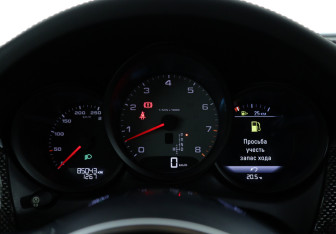 Подержанный автомобиль Porsche Macan 2015 года (22 фото)