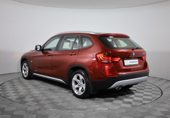 Подержанный автомобиль BMW X1 2011 года (7 фото)