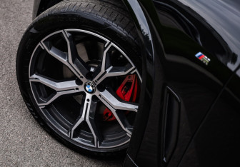 Подержанный автомобиль BMW X5 2021 года (10 фото)