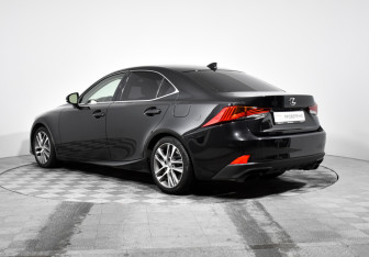 Подержанный автомобиль Lexus IS Sedan 2019 года (7 фото)