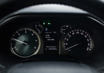 Подержанный автомобиль Toyota Land Cruiser Prado 2020 года (10 фото)