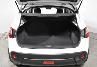 Подержанный автомобиль Nissan Qashqai 2013 года (18 фото)