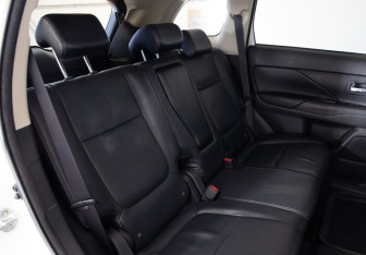 Подержанный автомобиль Mitsubishi Outlander 2017 года (11 фото)
