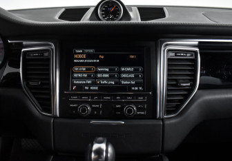 Подержанный автомобиль Porsche Macan 2015 года (17 фото)