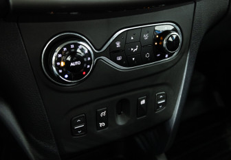 Подержанный автомобиль Renault Sandero 2020 года (17 фото)