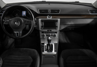 Подержанный автомобиль Volkswagen Passat Sedan 2012 года (14 фото)