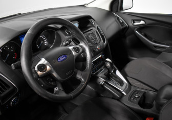 Подержанный автомобиль Ford Focus Sedan 2013 года (9 фото)