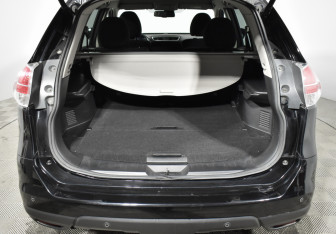 Подержанный автомобиль Nissan X-Trail 2017 года (17 фото)