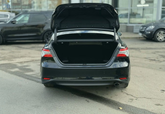 Подержанный автомобиль Toyota Camry Sedan 2019 года (19 фото)