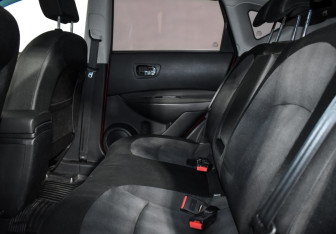 Подержанный автомобиль Nissan Qashqai 2010 года (12 фото)