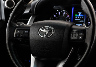 Подержанный автомобиль Toyota Fortuner 2018 года (15 фото)