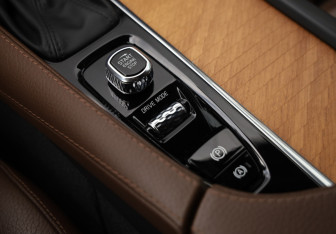 Подержанный автомобиль Volvo XC90 2021 года (22 фото)