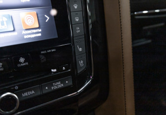 Подержанный автомобиль Infiniti QX80 2021 года (24 фото)