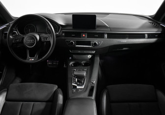 Подержанный автомобиль Audi A4 Sedan 2017 года (14 фото)