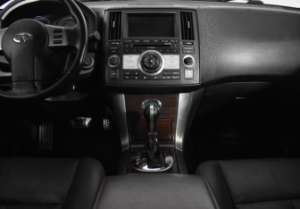 Подержанный автомобиль Infiniti FX 2007 года (18 фото)