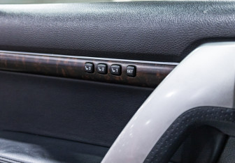 Подержанный автомобиль Toyota Land Cruiser Suv 2012 года (17 фото)