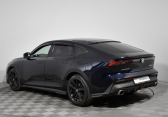 Подержанный автомобиль Changan UNI-V 2022 года (7 фото)