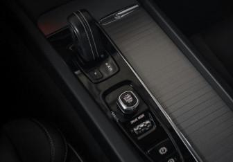 Подержанный автомобиль Volvo XC60 2019 года (24 фото)