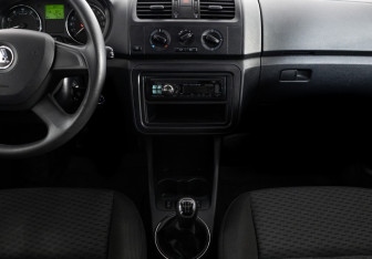 Подержанный автомобиль Skoda Fabia Hatchback 2013 года (11 фото)