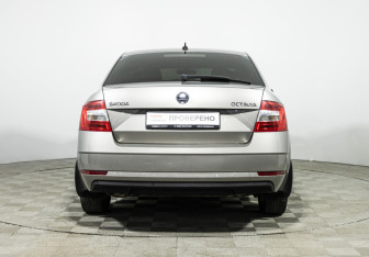 Подержанный автомобиль Skoda Octavia Liftback 2019 года (6 фото)