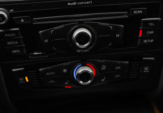 Подержанный автомобиль Audi A4 Sedan 2015 года (17 фото)