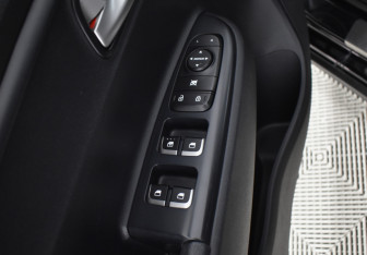 Подержанный автомобиль Kia Rio Hatchback 2019 года (19 фото)