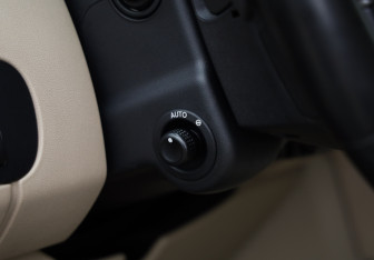 Подержанный автомобиль Land Rover Discovery 2013 года (25 фото)