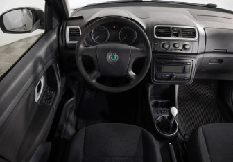 Подержанный автомобиль Skoda Roomster 2008 года (10 фото)