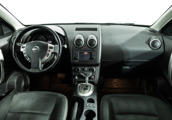 Подержанный автомобиль Nissan Qashqai 2011 года (13 фото)