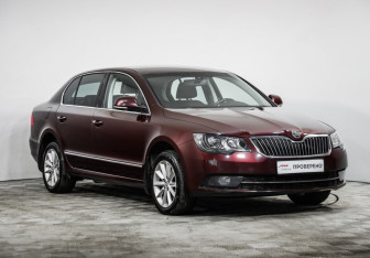 Подержанный автомобиль Skoda Superb Liftback 2014 года (3 фото)