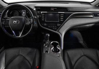 Подержанный автомобиль Toyota Camry Sedan 2018 года (16 фото)