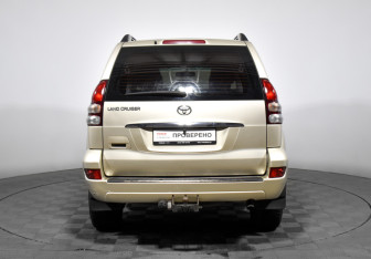 Подержанный автомобиль Toyota Land Cruiser Prado 2007 года (6 фото)