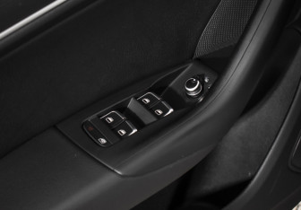 Подержанный автомобиль Audi Q3 2012 года (10 фото)