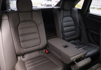 Подержанный автомобиль Porsche Macan 2019 года (32 фото)
