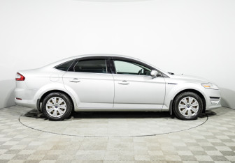 Подержанный автомобиль Ford Mondeo Sedan 2011 года (4 фото)
