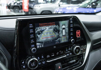 Подержанный автомобиль Toyota Highlander 2021 года (19 фото)