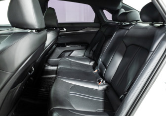 Подержанный автомобиль Kia K5 2020 года (10 фото)