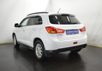 Подержанный автомобиль Mitsubishi ASX 2013 года (7 фото)