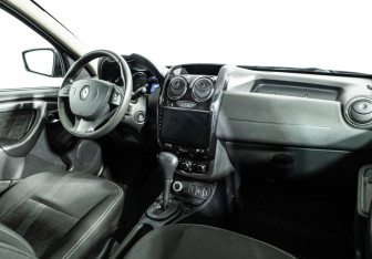 Подержанный автомобиль Renault Duster 2015 года (9 фото)