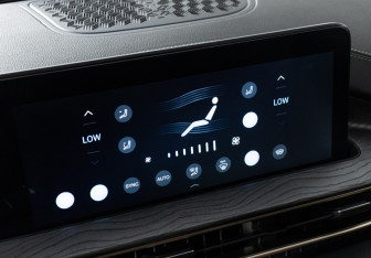 Подержанный автомобиль Exeed LX 2023 года (17 фото)