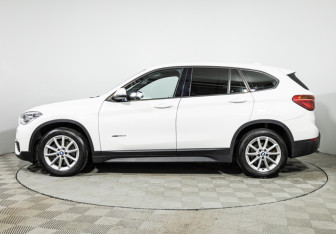 Подержанный автомобиль BMW X1 2015 года (8 фото)