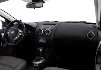 Подержанный автомобиль Nissan Qashqai 2011 года (9 фото)