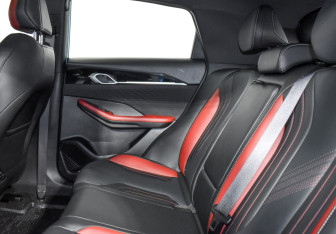 Подержанный автомобиль Geely Coolray 2023 года (12 фото)